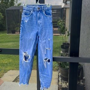 Bershka Ripped Mom Jeans💙
